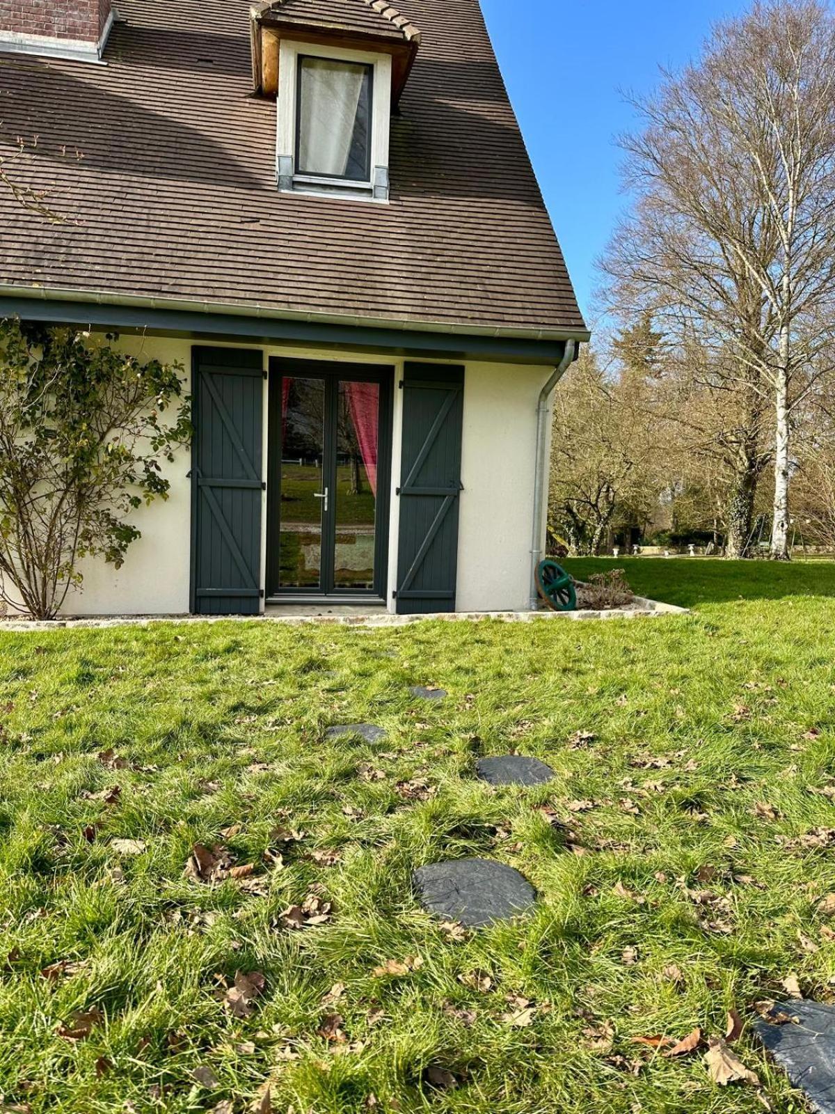 Homestay Domaine De La Charmille Ermenonville